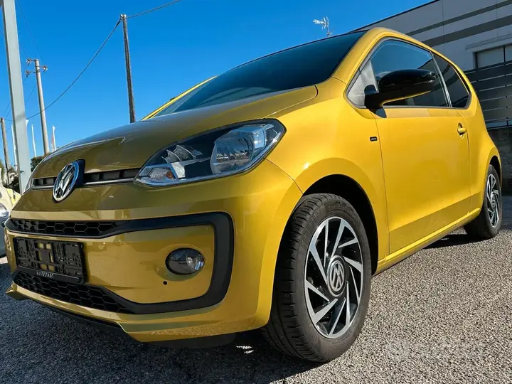 Volkswagen Up 2018 photo 2