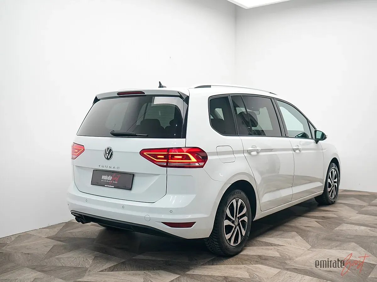 Volkswagen Touran 2023 photo 2