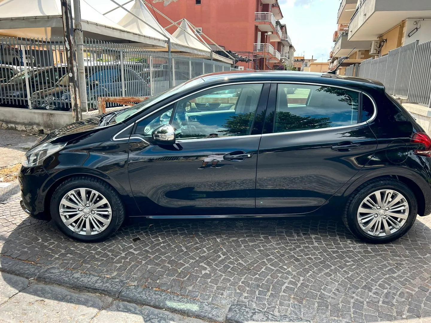 Peugeot 208 2019 photo 4