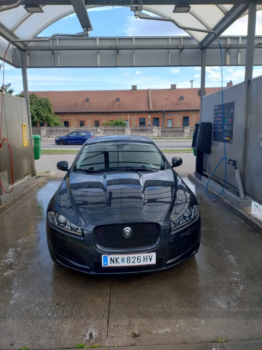 Jaguar Xf 2012 photo 2