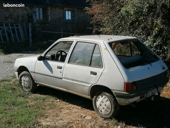 Peugeot 205 1990 photo 2