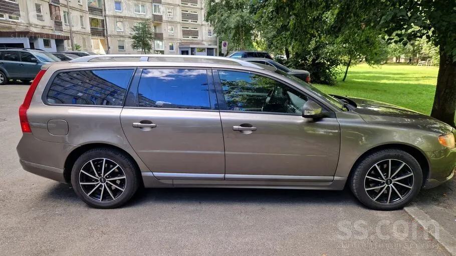 Volvo V70 2009 photo 2