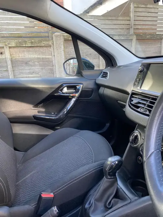 Peugeot 208 2017 photo 5