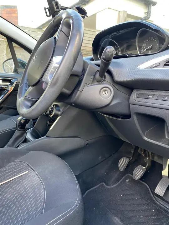 Peugeot 208 2017 photo 3