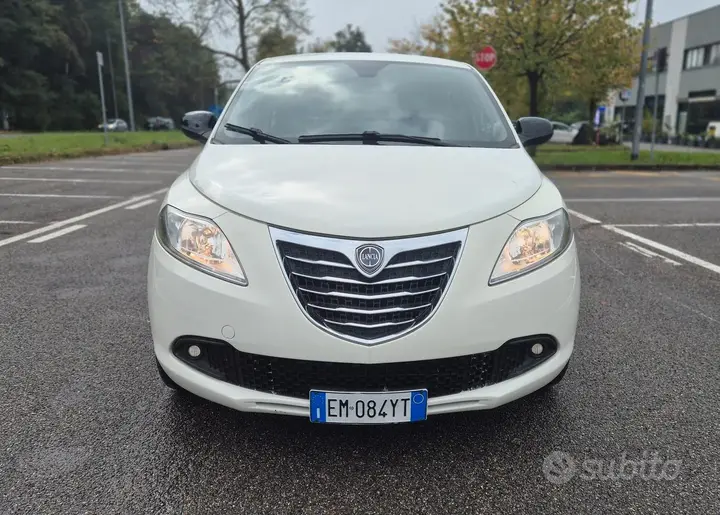 Lancia Ypsilon 2012 photo 2