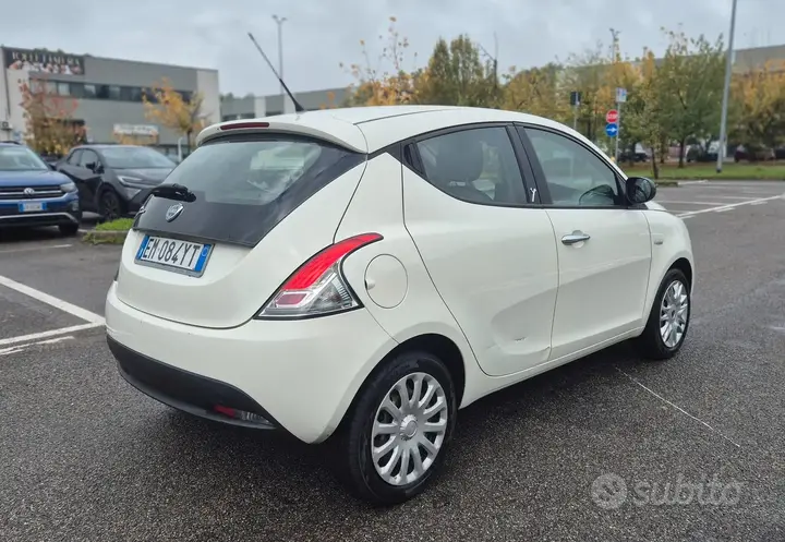 Lancia Ypsilon 2012 photo 4