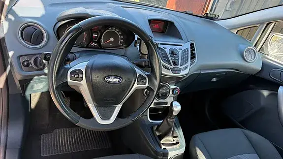 Ford Fiesta 2010 photo 5