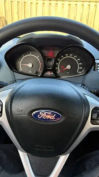 Ford Fiesta 2010 photo 2