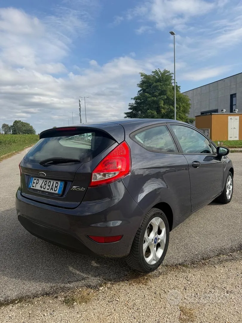 Ford Fiesta 2012 photo 4