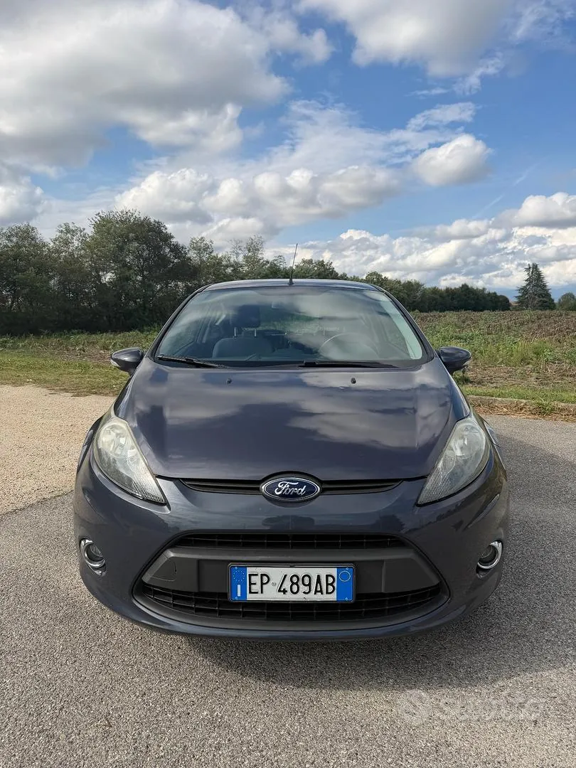 Ford Fiesta 2012 photo 2