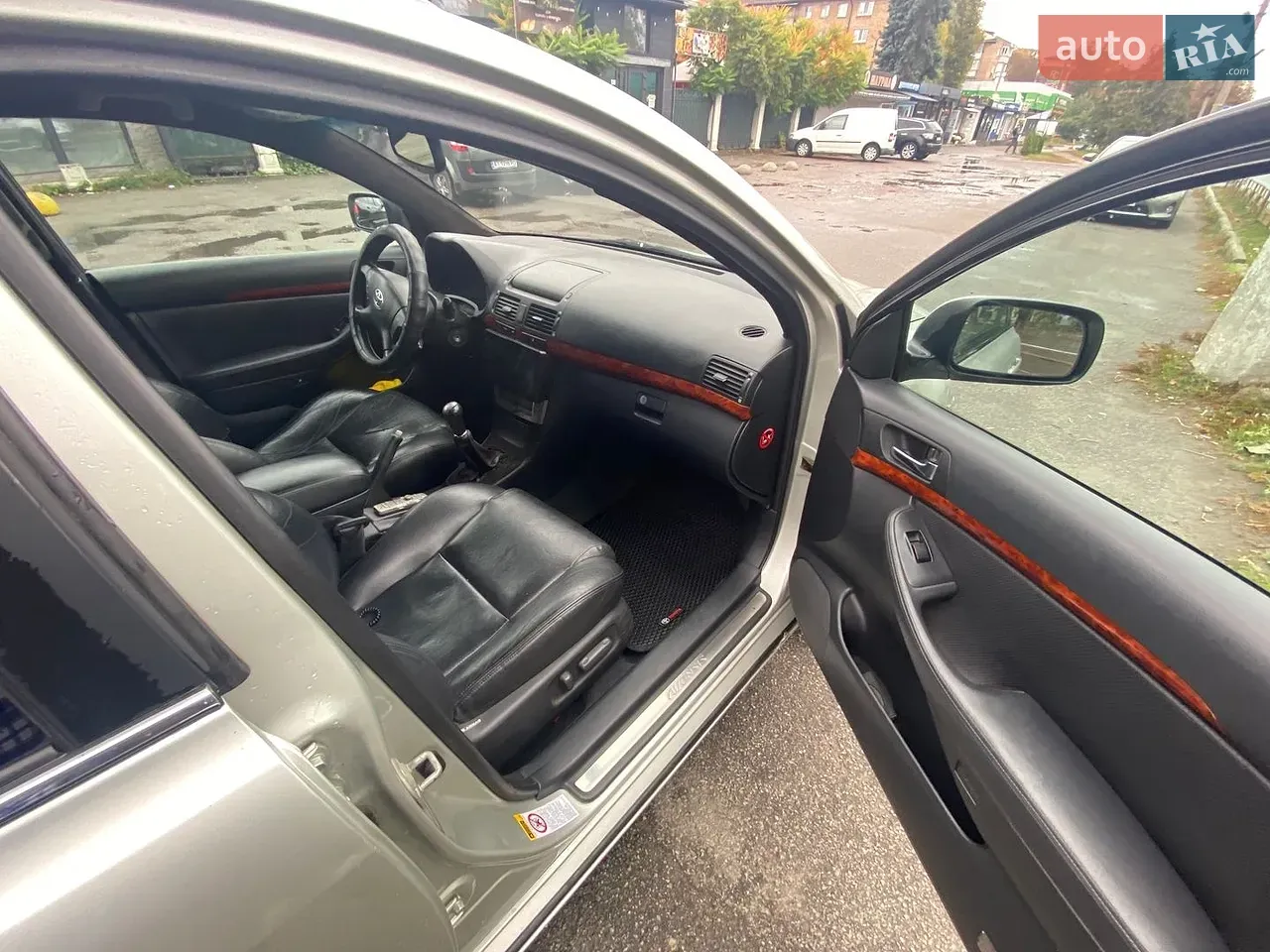 Toyota Avensis 2003 photo 5