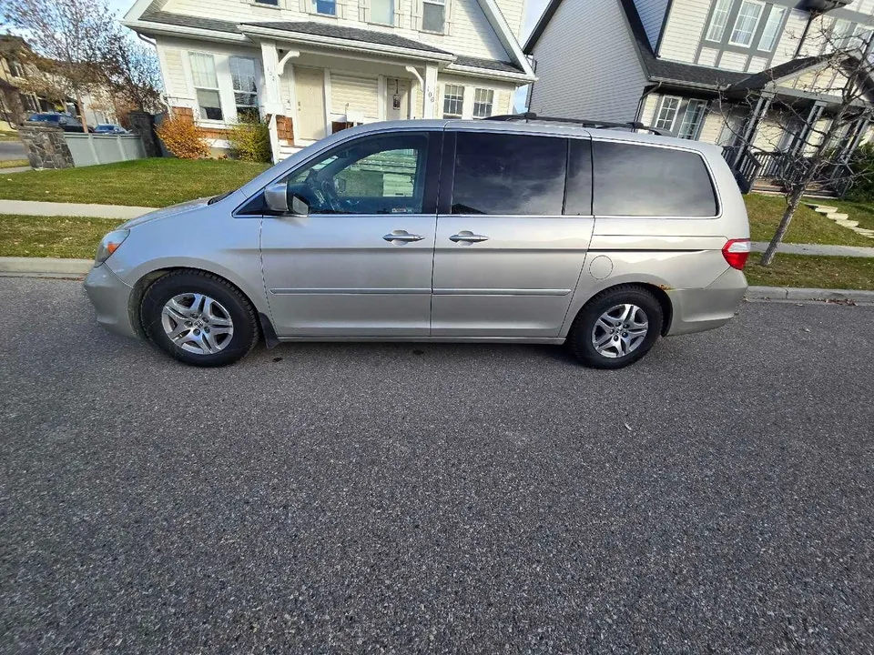 Honda Odyssey 2006 photo 2