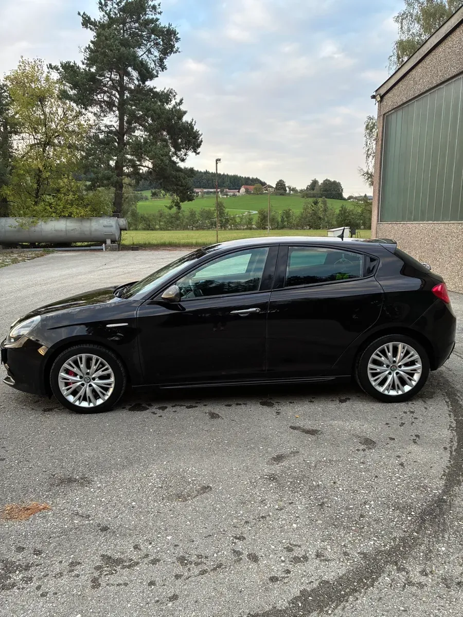Alfa Romeo Giulietta 2016 photo 3