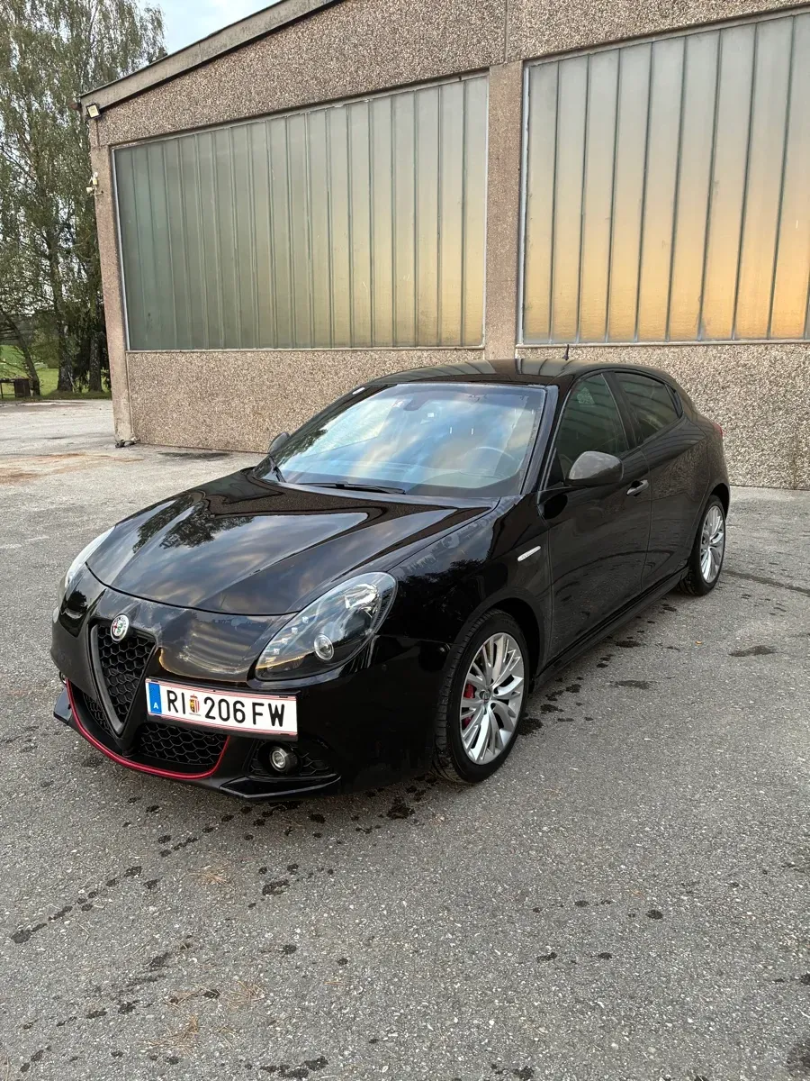 Alfa Romeo Giulietta 2016 photo 2