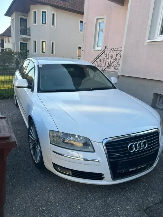 Audi A8 2008 photo 2