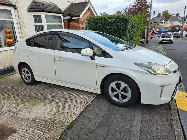 Toyota Prius 2012 photo 2