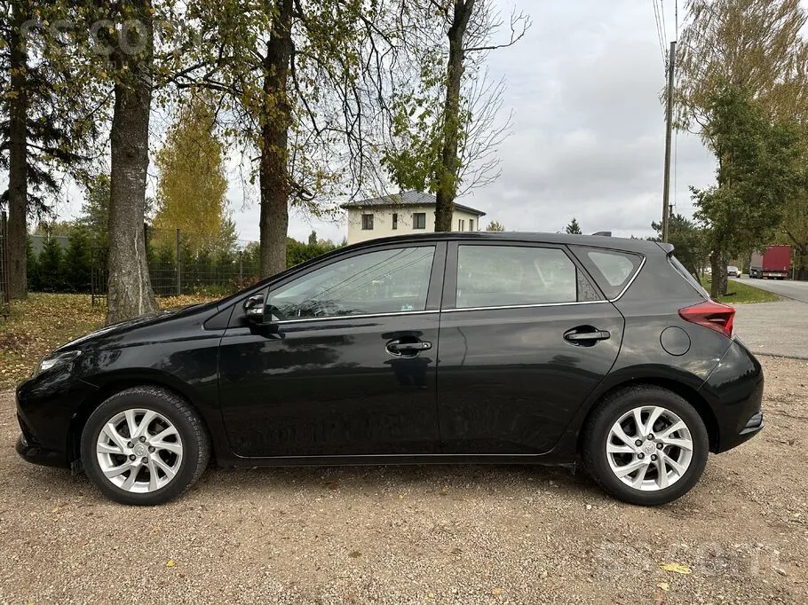 Toyota Auris 2019 photo 2
