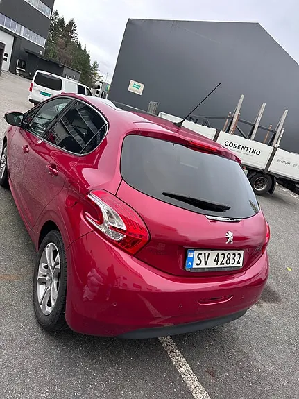 Peugeot 208 2013 photo 4
