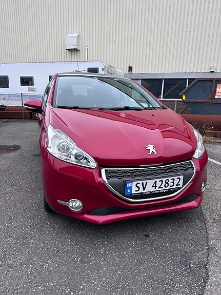 Peugeot 208 2013 photo 3
