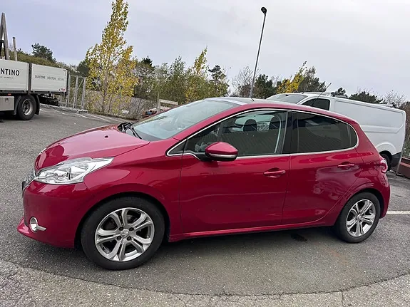 Peugeot 208 2013 photo 2