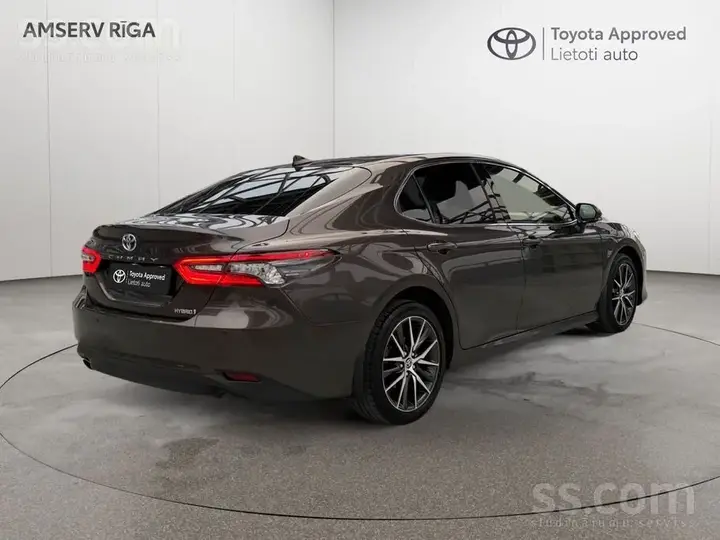 Toyota Camry 2021 photo 2