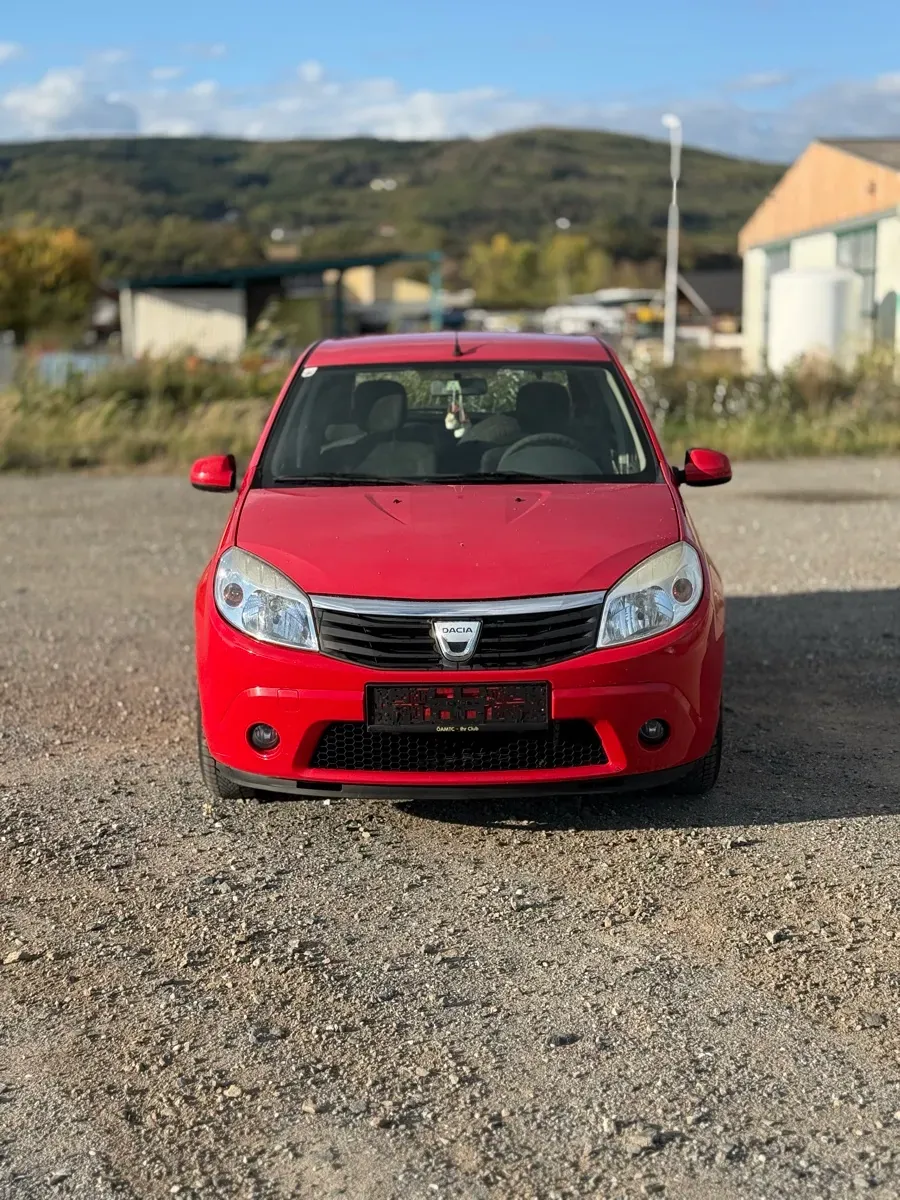 Dacia Sandero 2009 photo 3