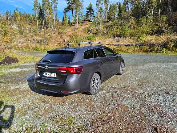 Toyota Avensis 2015 photo 4