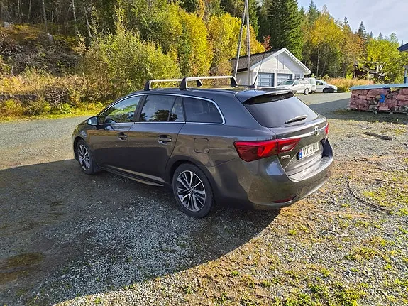 Toyota Avensis 2015 photo 2