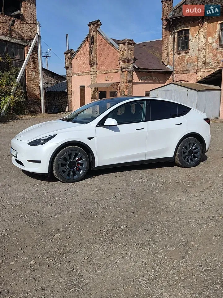 Tesla Model Y 2022 photo 2