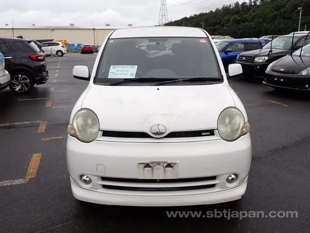 Toyota Sienta 2004 photo 5