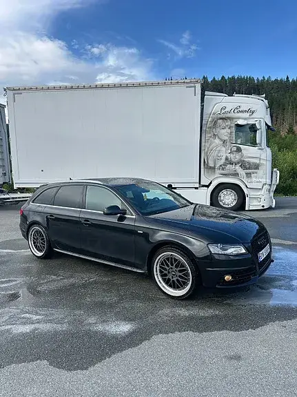 Audi A4 2010 photo 2