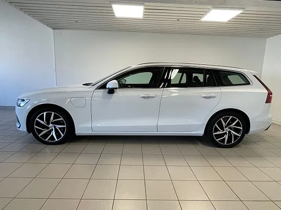 Volvo V60 2022 photo 2