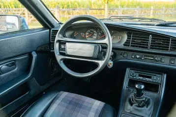 Porsche 944 1989 photo 2