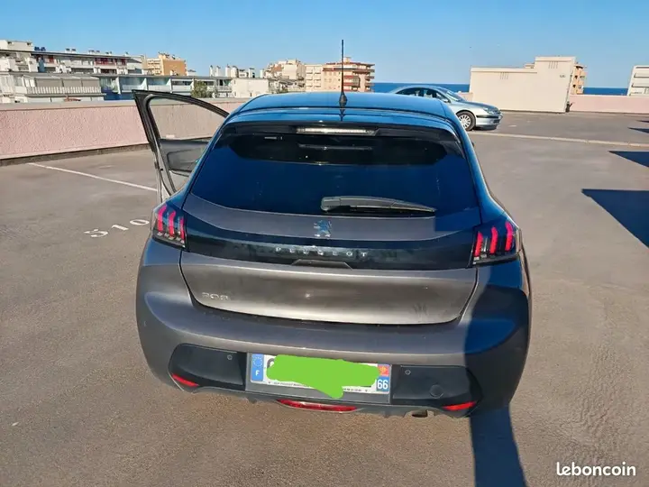 Peugeot 208 2021 photo 2