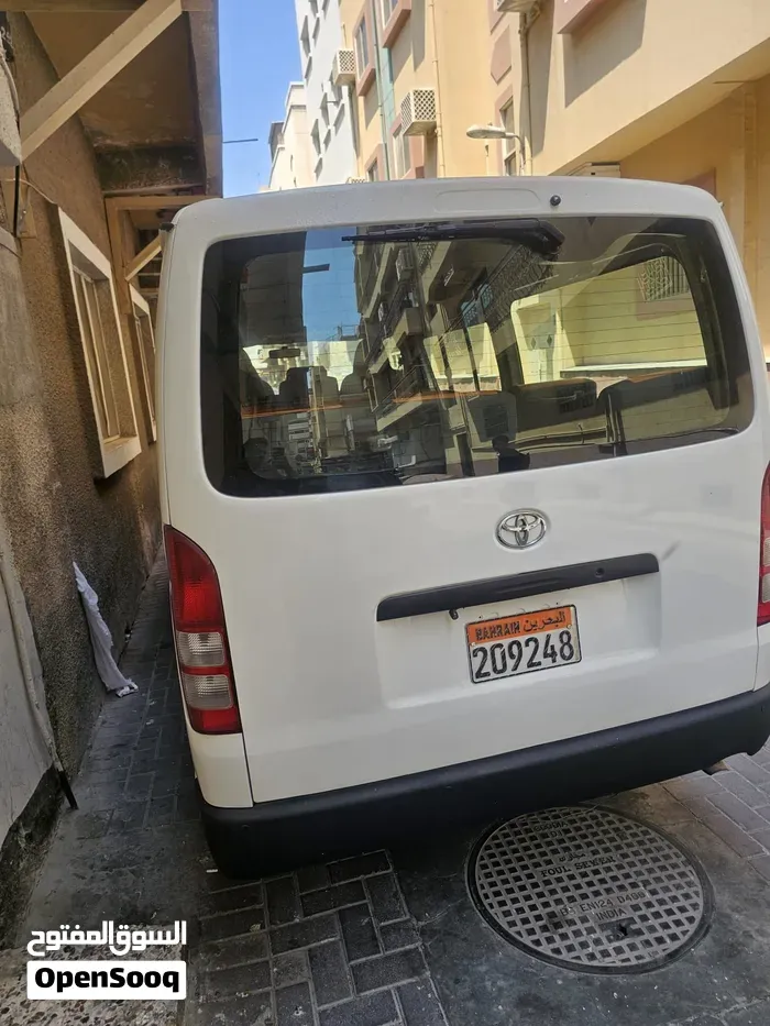 Toyota Hiace 2009 photo 2