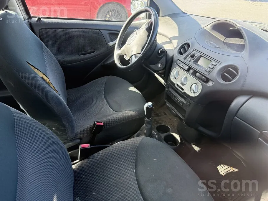 Toyota Yaris 2005 photo 3