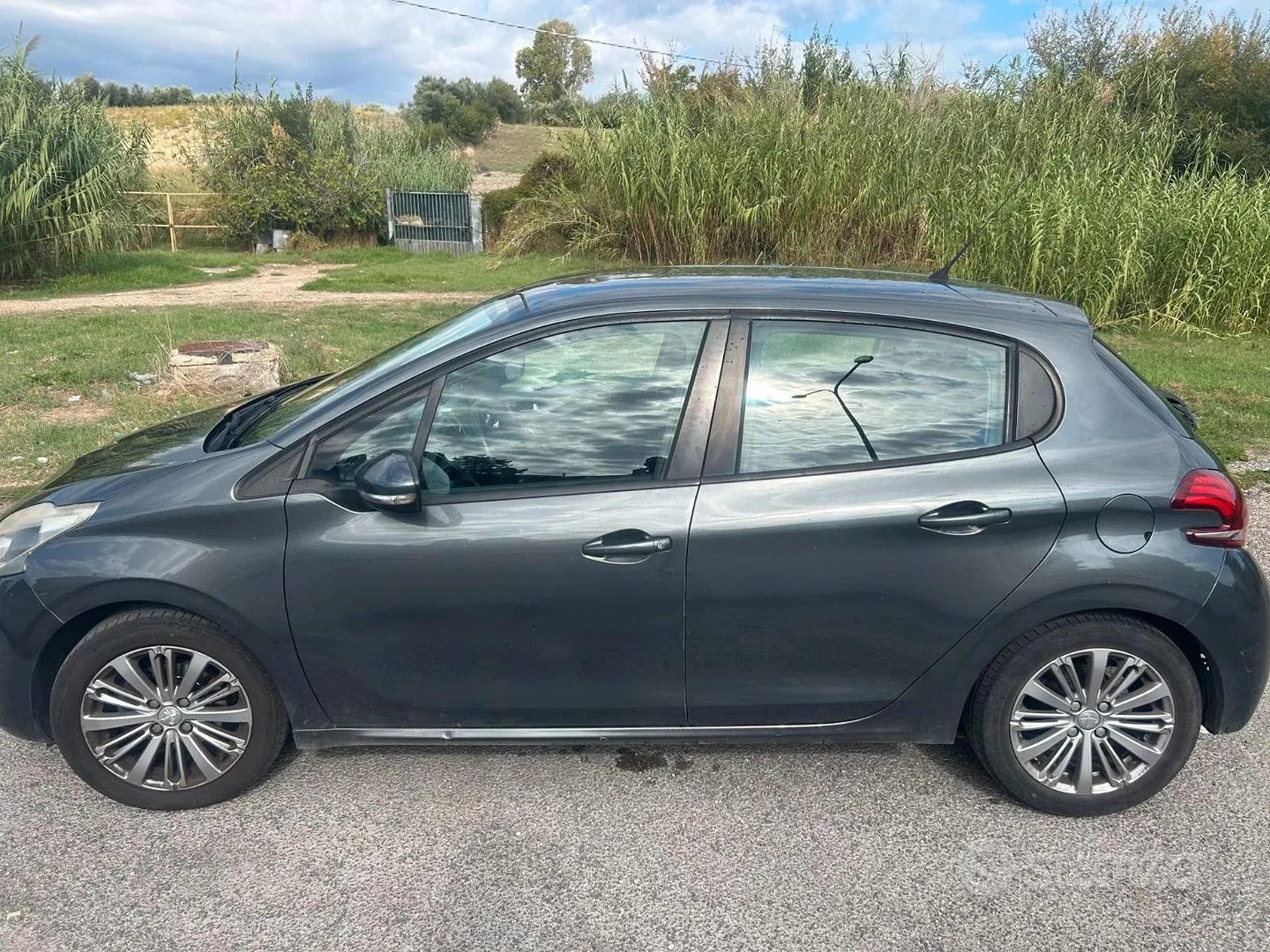Peugeot 208 2016 photo 3