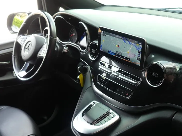 Mercedes-Benz V-Class 2021 photo 2