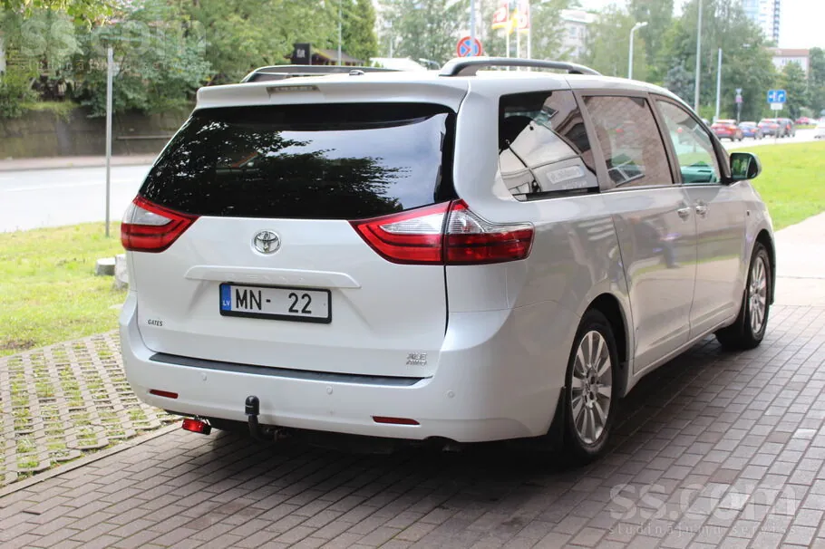 Toyota Sienna 2015 photo 2