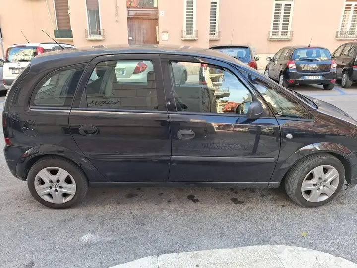 Opel Meriva 2010 photo 2
