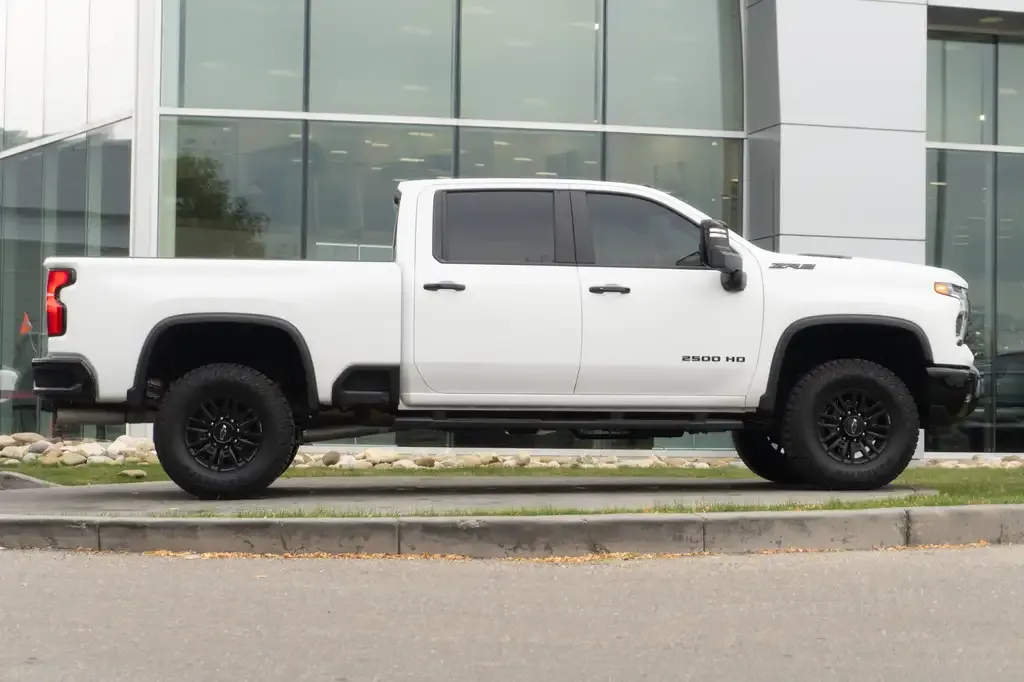 Chevrolet Silverado 2500 2024 photo 3