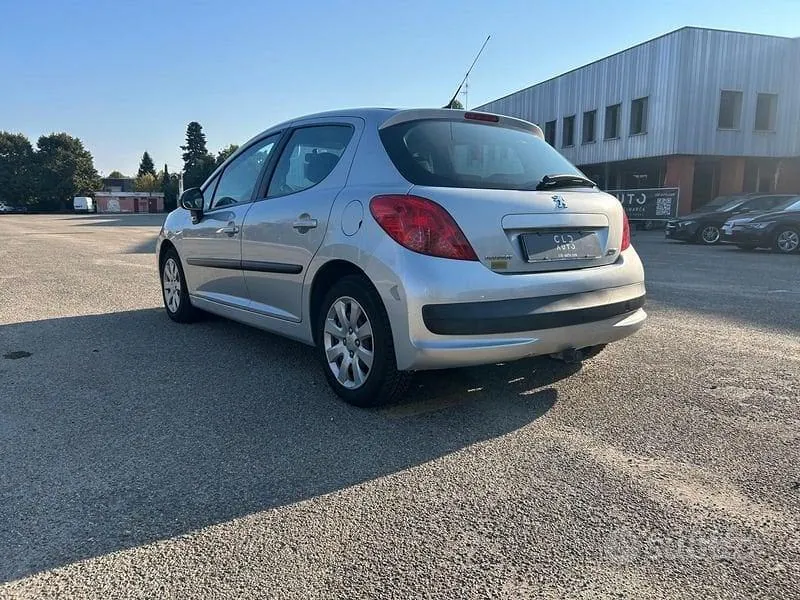 Peugeot 207 2008 photo 2