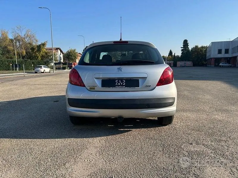 Peugeot 207 2008 photo 3