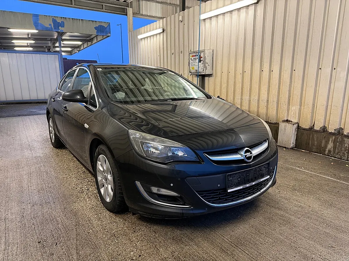 Opel Astra 2013 photo 3