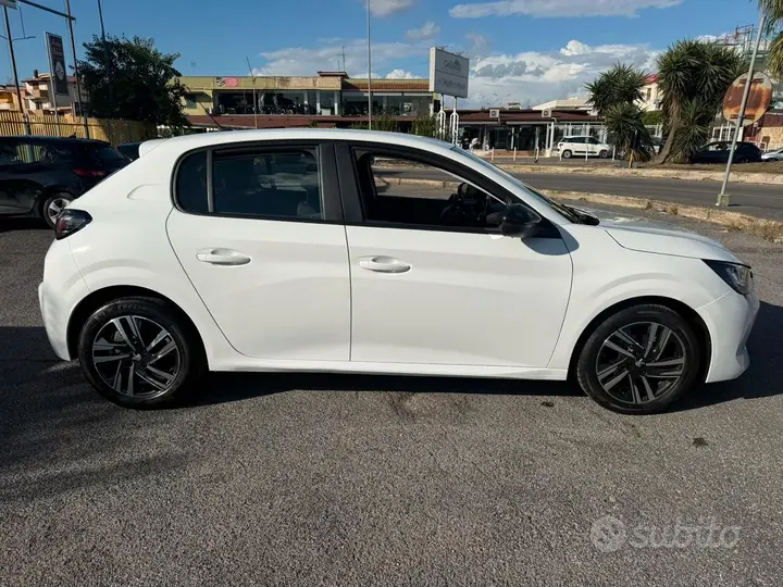 Peugeot 208 2023 photo 2