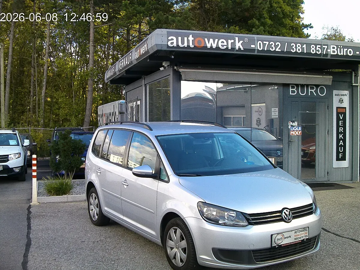 Volkswagen Touran 2011 photo 2