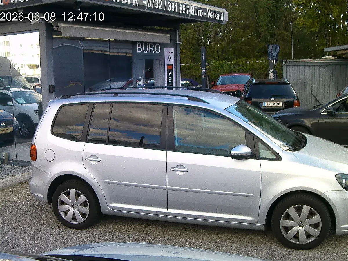 Volkswagen Touran 2011 photo 3
