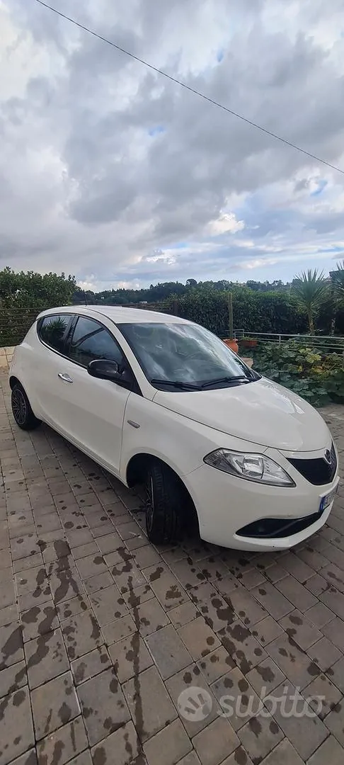 Lancia Ypsilon