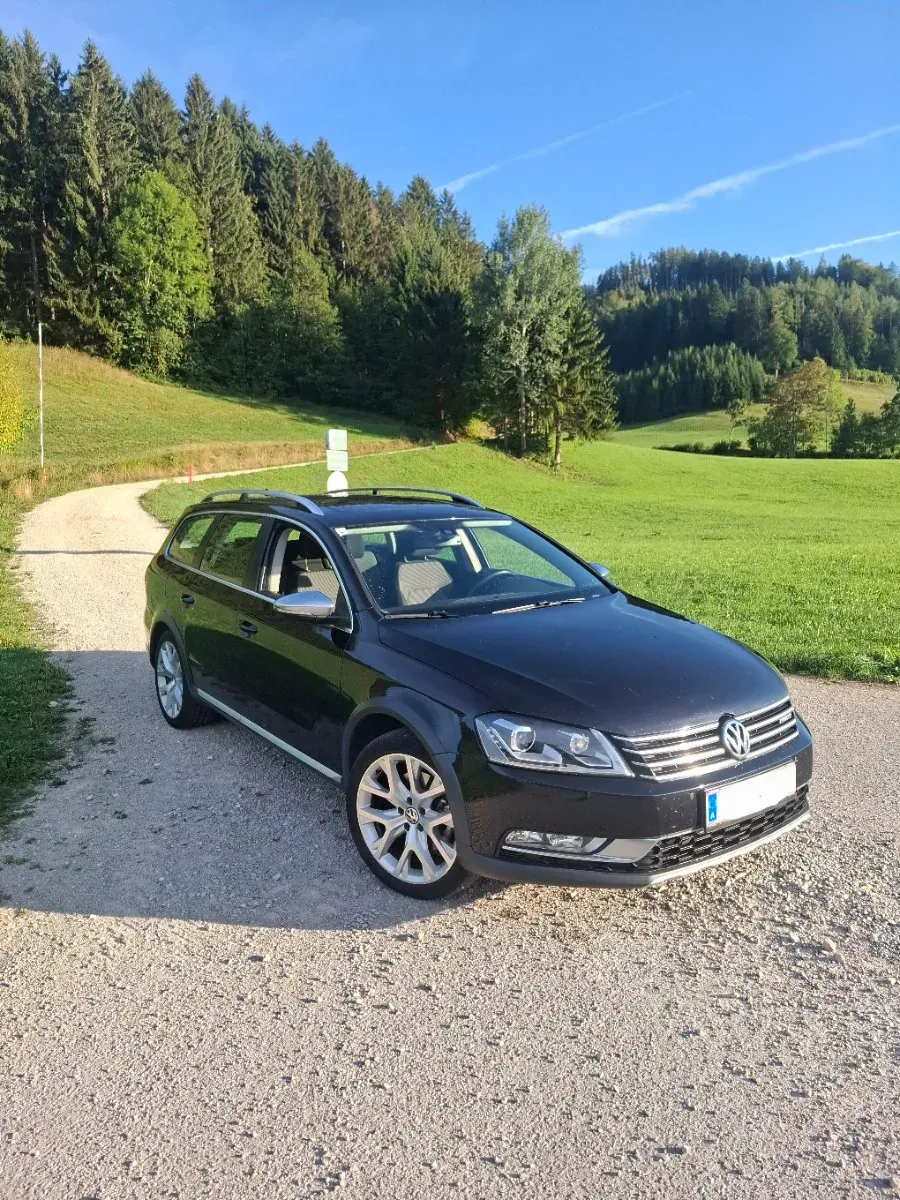 Volkswagen Passat 2012 photo 2