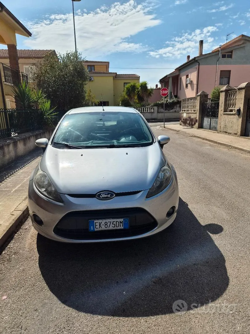 Ford Fiesta 2011 photo 2